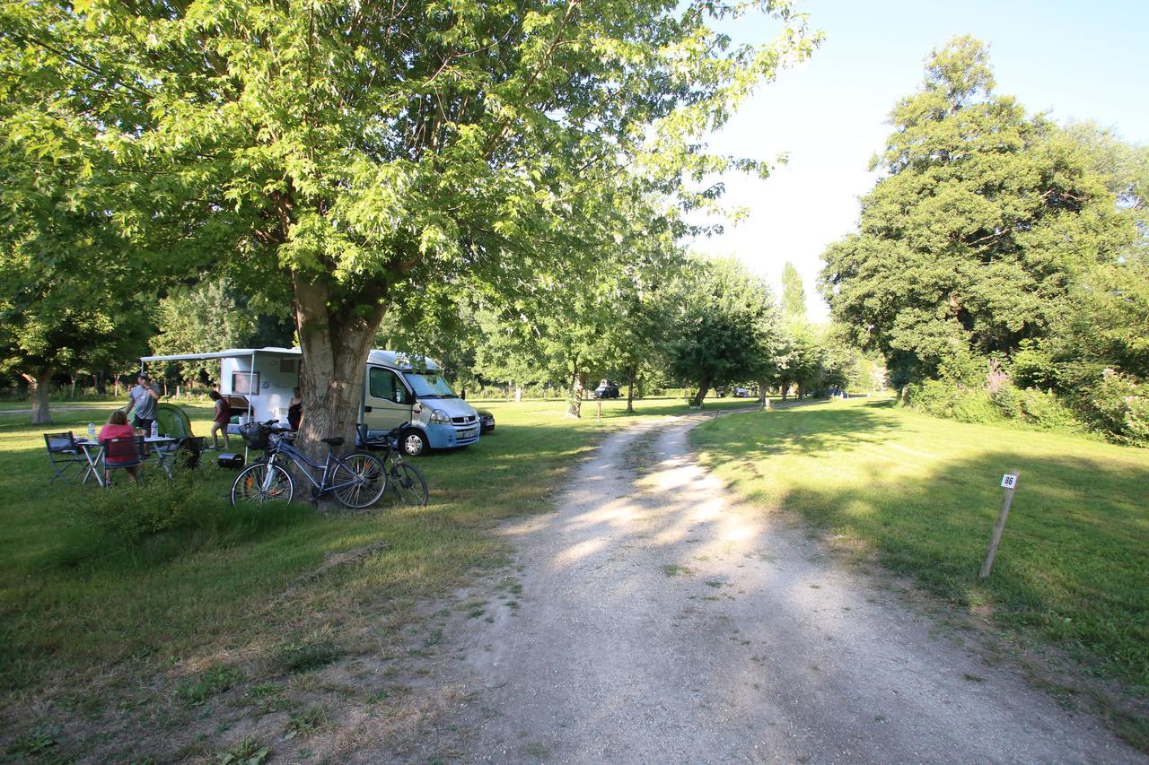 Camping L'Ilot Du Chail Sansais Dış mekan fotoğraf